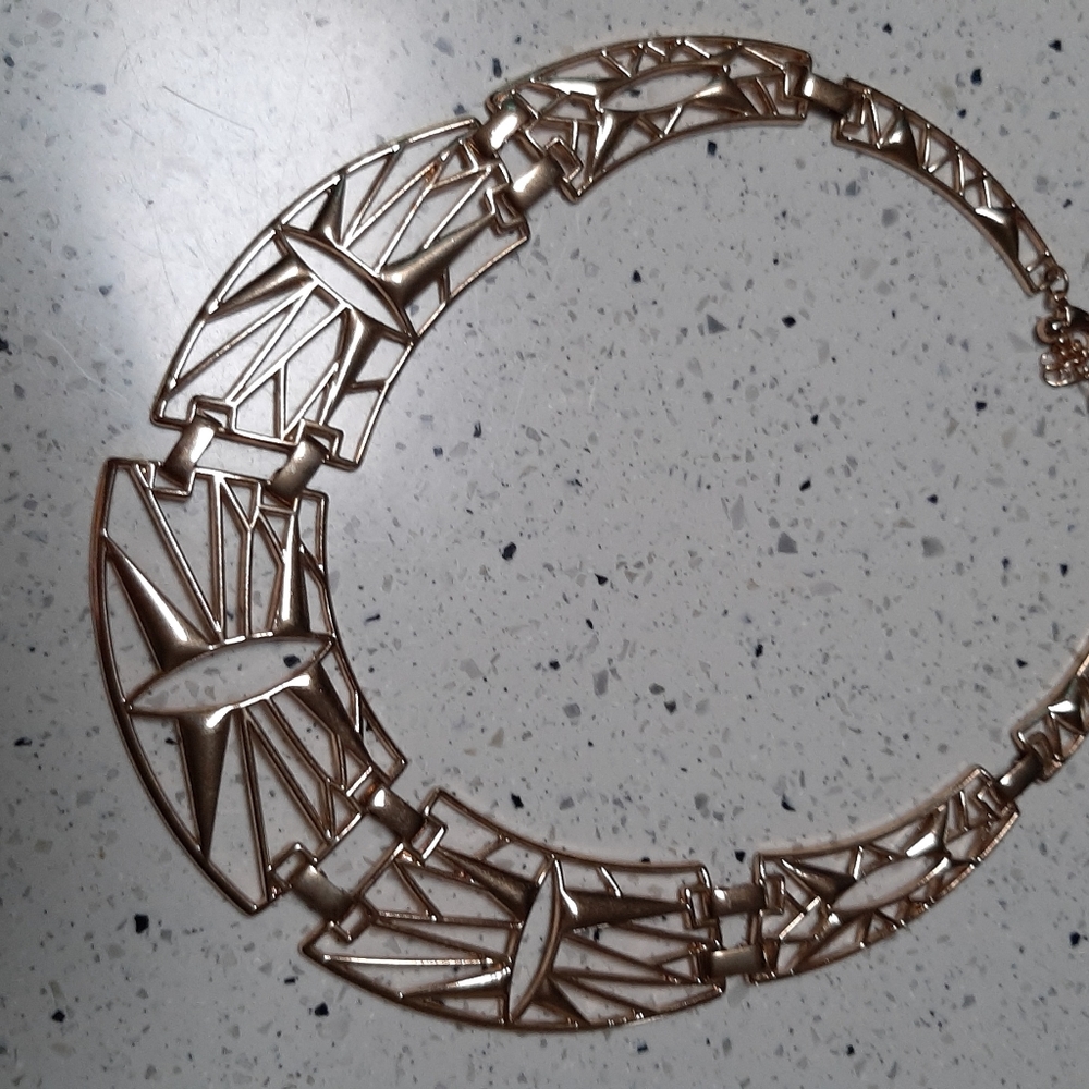 Beautiful gold tone statement necklace